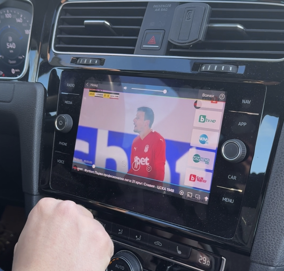телевизия ютуб нетфликс YouTube netflix карплей андроидауто CarPlay androidauto cartechbg.com Технополис technopolis качество смарт адаптер за кола, тв бокс за автомобил, carplay android auto адаптер, youtube в колата, netflix на екрана на колата, android box за автомобил, google play car tv box mercedes audi мерцедес ауди 2016 2017 2018 2019 2020 2021 2022 2023 2024 година производство godina skoda seat peugeot w213 w205 w222 e klasa s class octavia superb kodiaq