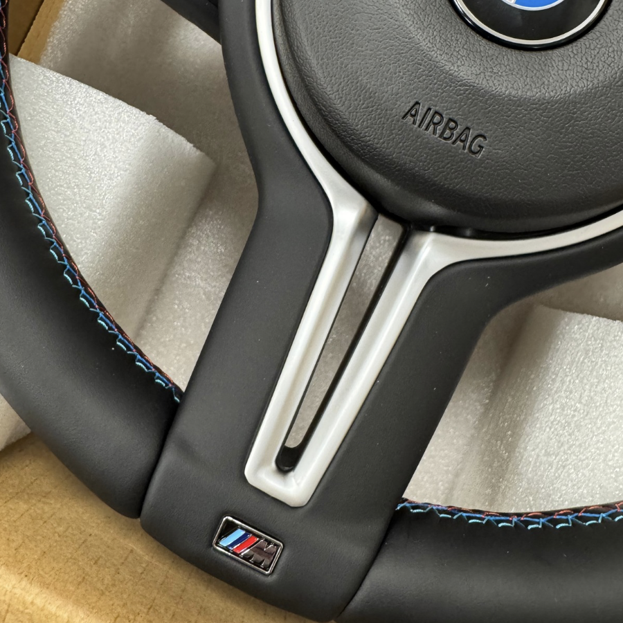 bmw спортен волан m performance волан bmw волан bmw f30 волан bmw f15 волан bmw f25 bmw m волан тунинг интериор bmw аксесоари bmw cartechbg